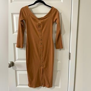 A smart casual dress perfect for brunch or a date night